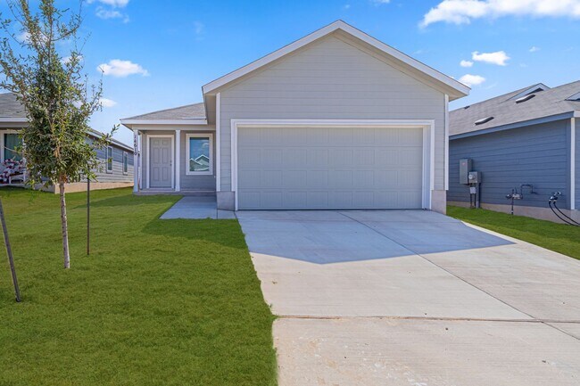 Building Photo - MOVE IN READY 4 BD | 2 BA | 2 CAR GARAGE B...