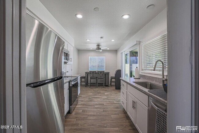 Building Photo - 401 Paladin Cir