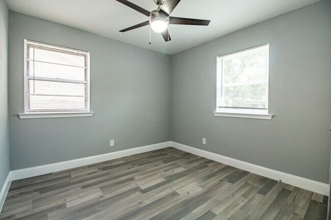 Foto del edificio - Remodeled & Updated Home w/ Patio Deck & Big Backyard & All Appliances Included