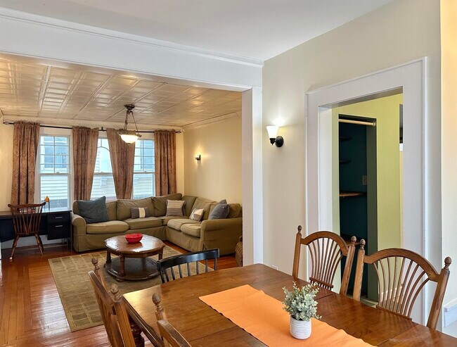 Foto del edificio - 72 Pawling Ave