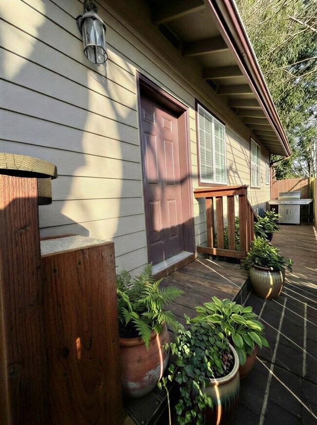 Building Photo - 13330 Clairmont Way