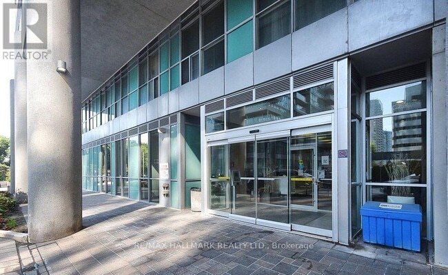 Building Photo - 60 Town Centre Court