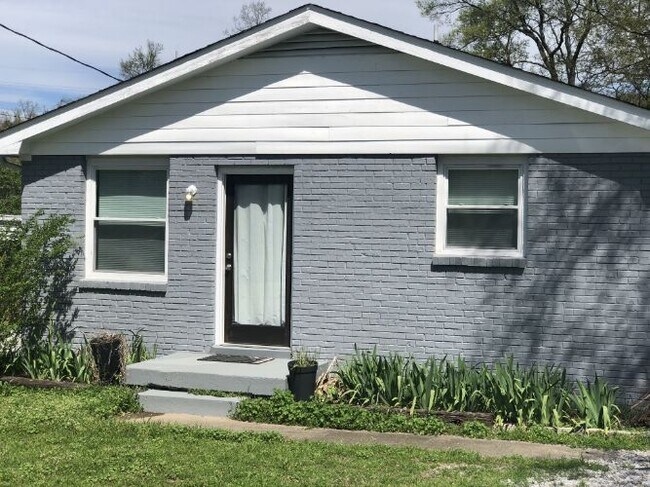 Building Photo - 903 Maynor Ave