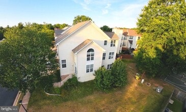 Building Photo - 46740 Graham Cove Square