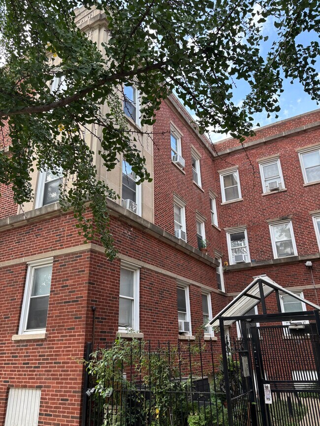 Foto del edificio - 1480 W Winnemac Ave