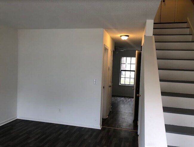 Building Photo - 123 Langley Dr