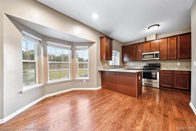 Foto del edificio - 22051 Parkview Dr