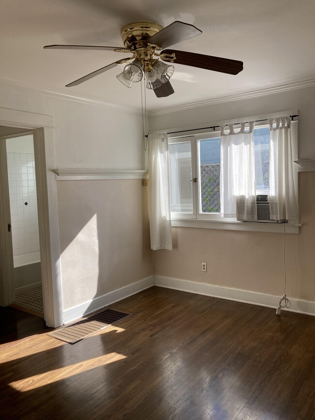 main rm facing window - 422 El Centro St