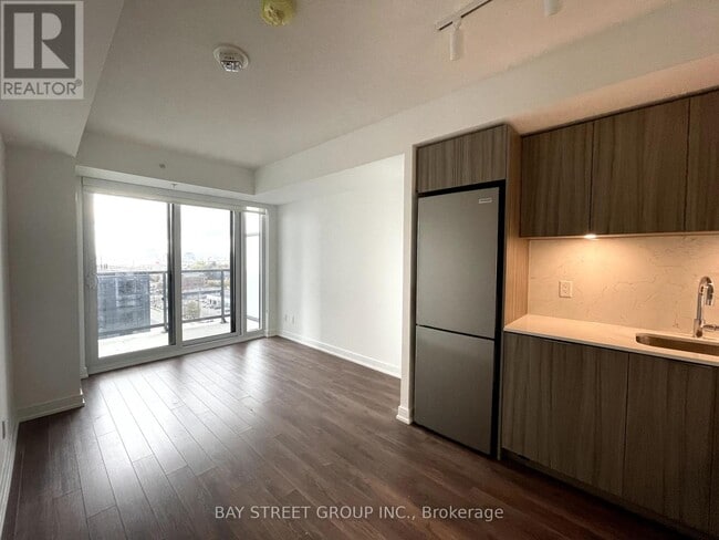 Building Photo - 30-1030 Samuel Wood Wy