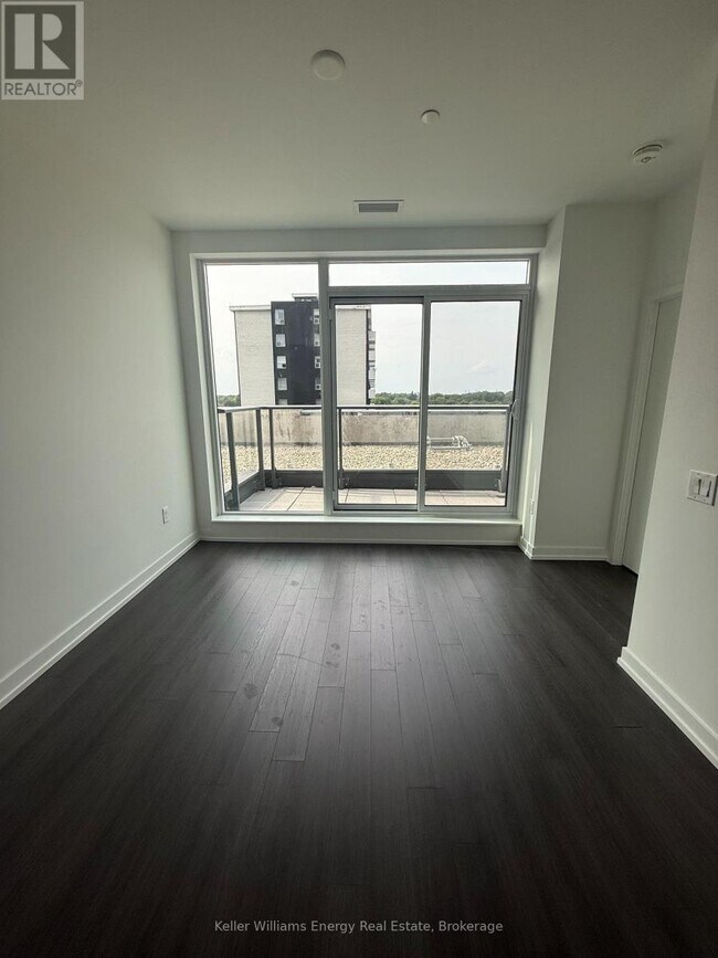 Photo du bâtiment - 4010 Eglinton Ave W