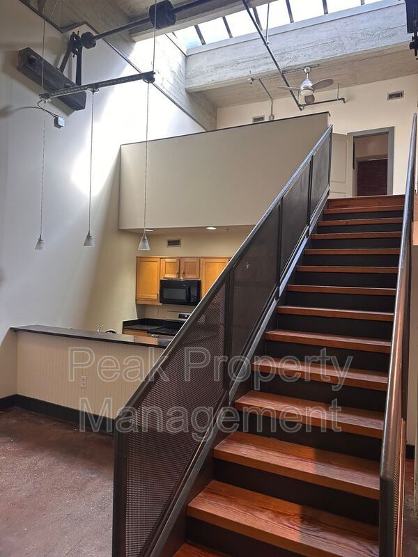 Foto principal - 212 W 7th St