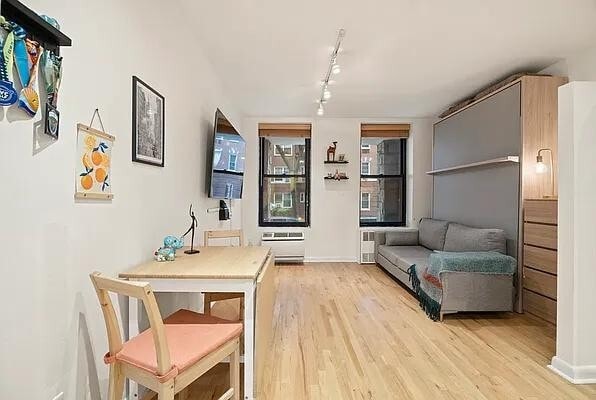 Building Photo - 315 W 55th St