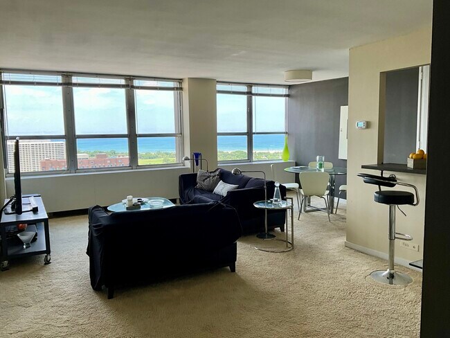 Foto del edificio - 655 W Irving Park Rd