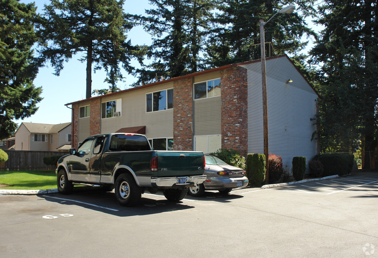 Foto del edificio - Pinewood Station
