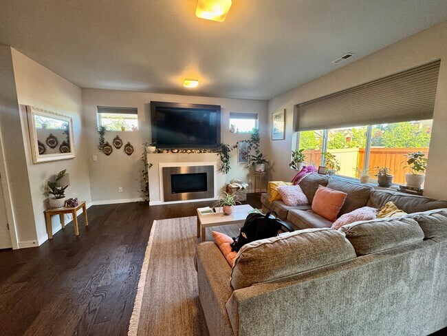 Foto del edificio - Must See Lynnwood Home!!!