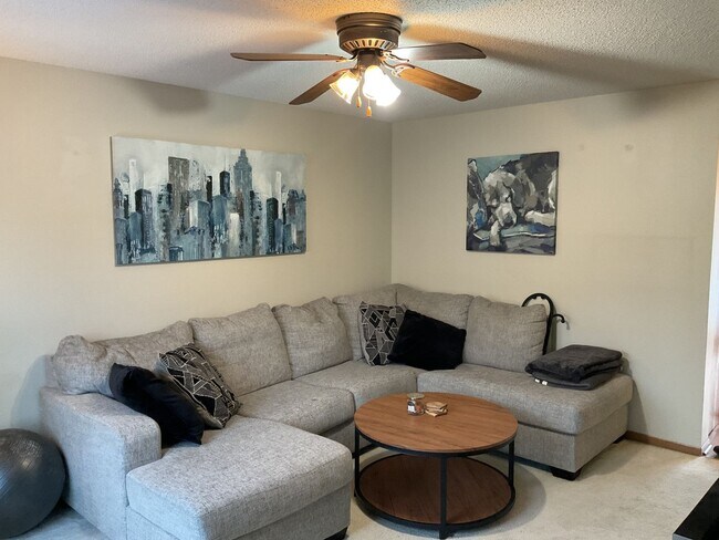 Building Photo - 2 Bed Apple Valley Townhome Available NOW!