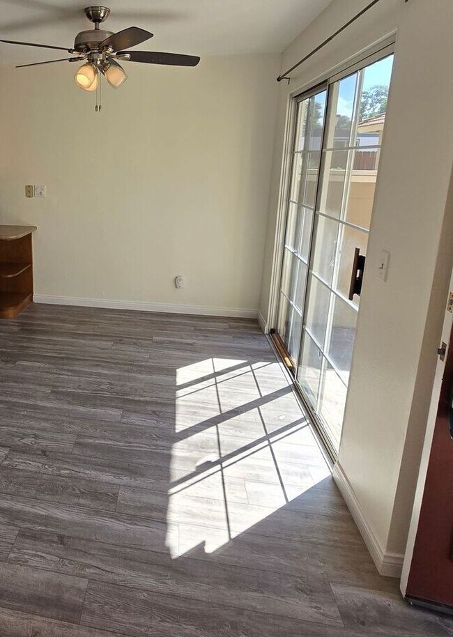 Foto del edificio - Unique 3 bedroom home located in the vibra...