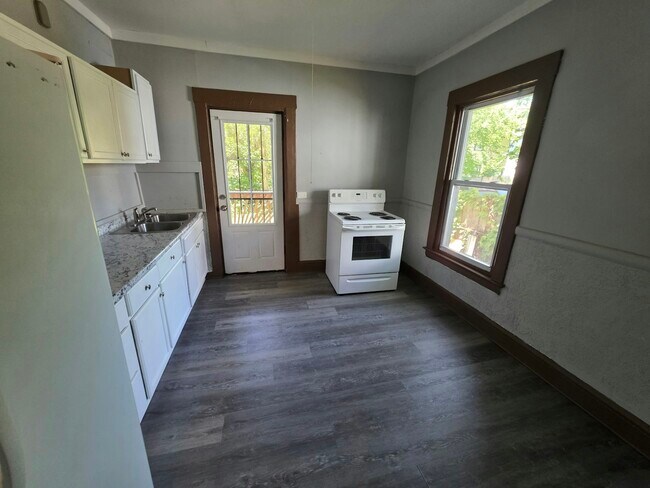 Foto del edificio - 1082 E 78th St
