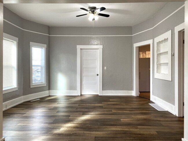 Foto del edificio - 903 E 8th St