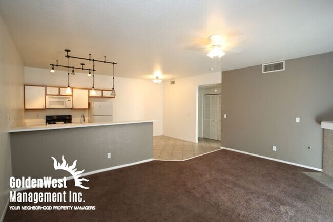 Foto del edificio - 4960 Harrison Dr