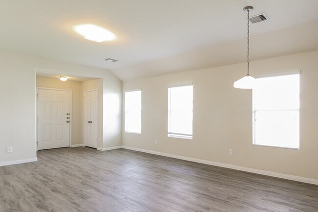 Building Photo - 6313 Ledbetter St