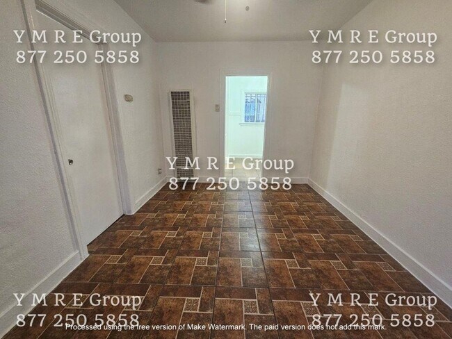 Foto del edificio - 1117-1119 W. 58th Pl.