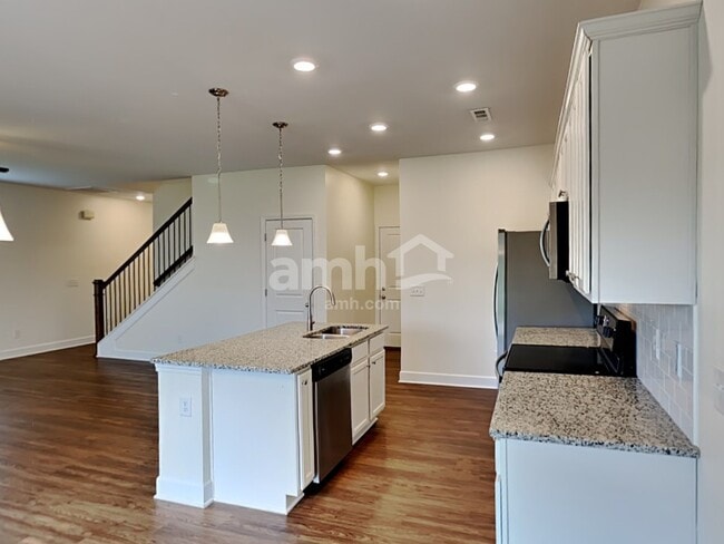 Building Photo - 608 Drema Ct