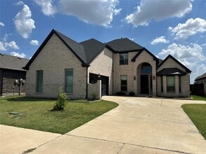 Building Photo - 508 Mary Ruth Pl