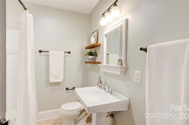 Foto del edificio - 2304 Laburnum Ave