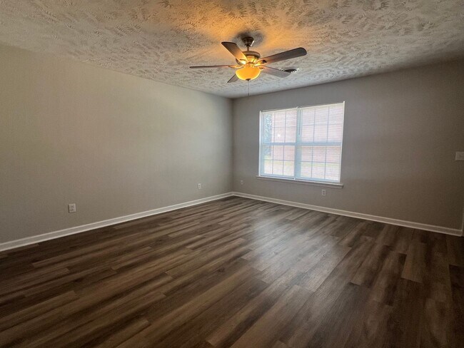 Foto del edificio - 1510 Center Pointe Dr