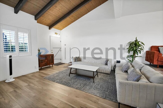 Foto del edificio - 10444 Canoga Ave