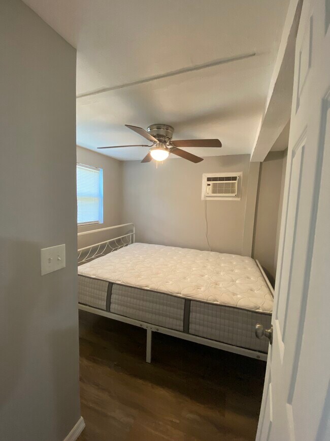 Dormitorio - 218 S 4th St