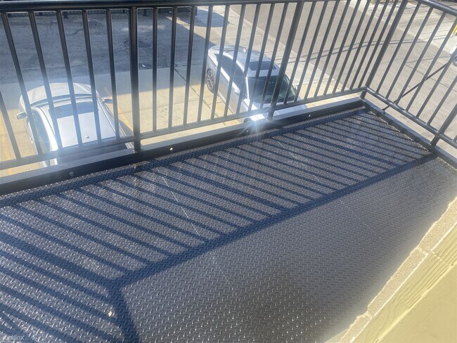 Foto del edificio - 2 br, 2 bath Condo - 900 S Western Ave #2N