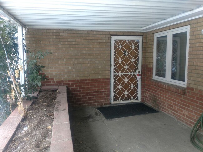 Foto del edificio - Cozy 2 Bed 1 Bath Single Family Home - Ava...