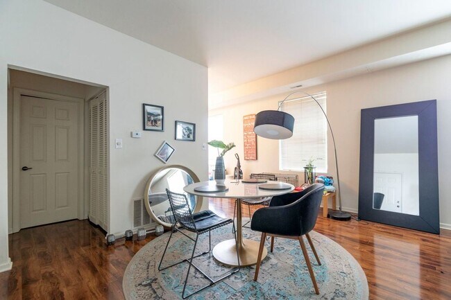 Foto del edificio - 3751 N Halsted St