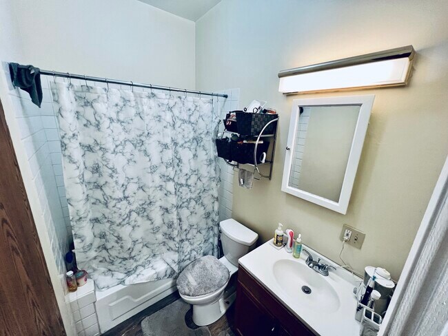 Foto del edificio - 556 W 37th St