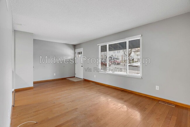 Building Photo - 1128 Saratoga Dr