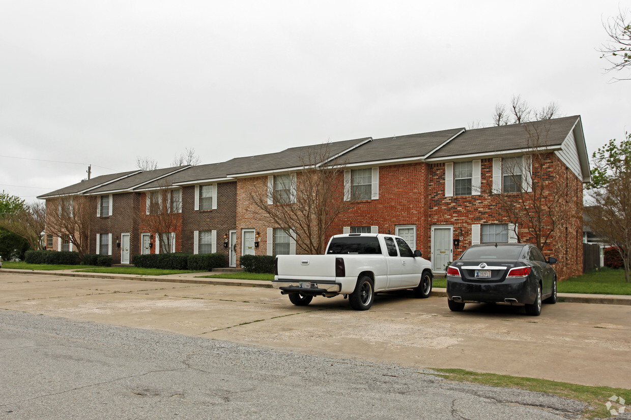 Primary Photo - Townhouse Apartments