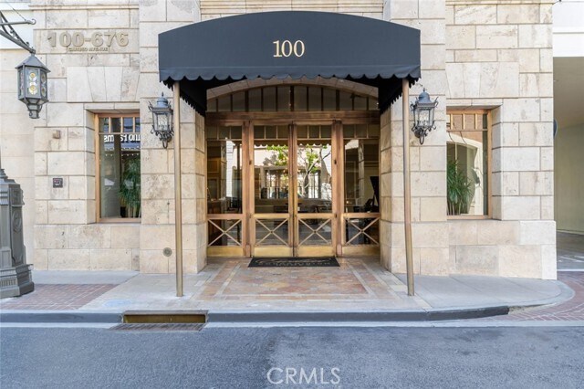 Foto del edificio - 352 Caruso Ave