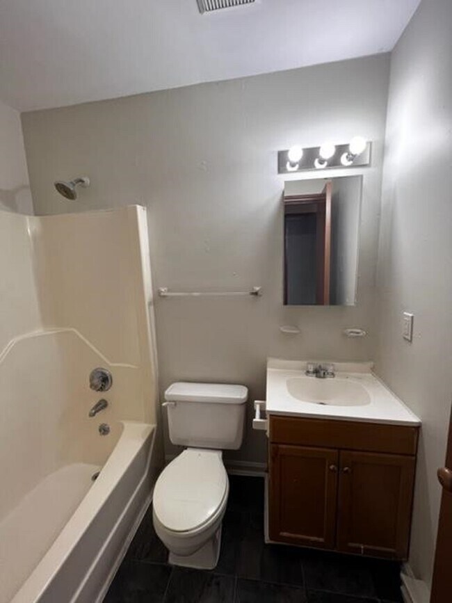 Building Photo - 304 Kersey Dr