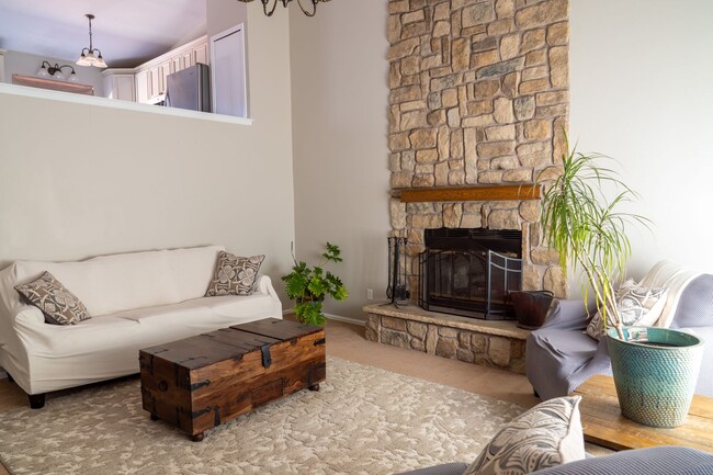 Photo - Fully Furnished 4 Bedroom Home Near Quail Lake!!!! MUST SEE!