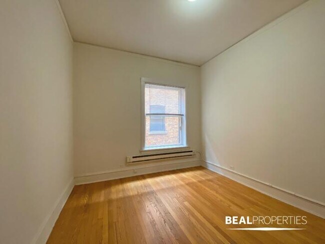 Building Photo - 1 bedroom in EVANSTON IL 60202