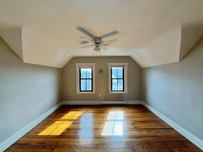 Building Photo - 8 Charnwood Rd