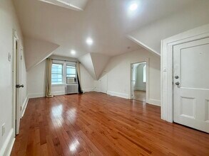 Building Photo - 14 E 42nd St
