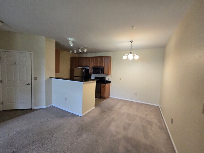 Foto del edificio - Beautiful 2 Bed, 2 bath condo