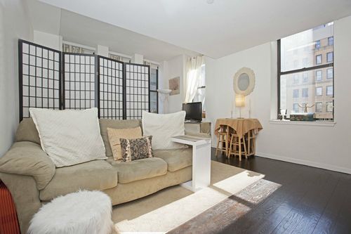 Primary Photo - 140 Nassau St