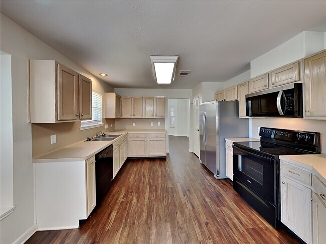 Building Photo - 10467 Twin Circles Dr