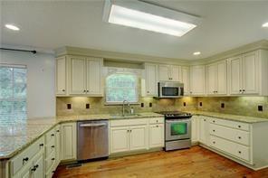 Building Photo - 212 Stillwater Dr