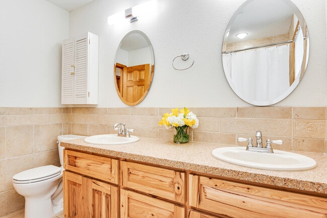 Foto del edificio - 5240 Sun Dial Pl