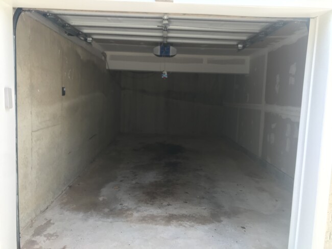 Building Photo - 1623 Carriage House Ter